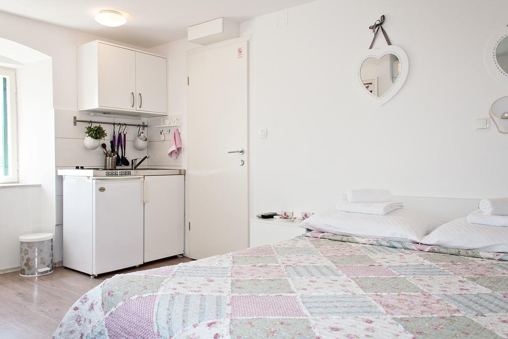 Guest House Babina - Apartments King & Queen Split Room photo