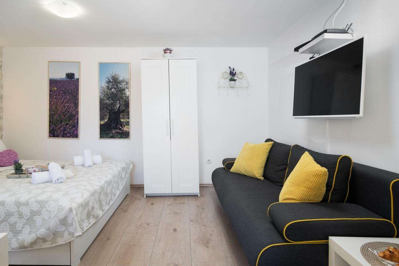 Guest House Babina - Apartments King & Queen Split Exterior photo